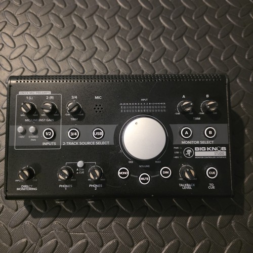 Mackie big knob studio 3x2 - big,
